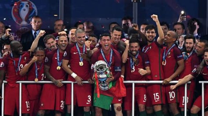 He played on the 2016 USA Select Team that trained against the US Olympic team that year