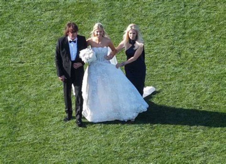 Heather married Richie Sambora in Paris in December 1994