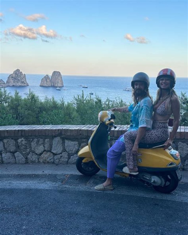 Heidi and Tom amped up the&nbsp;energy&nbsp;as they ventured out on a yellow Vespa