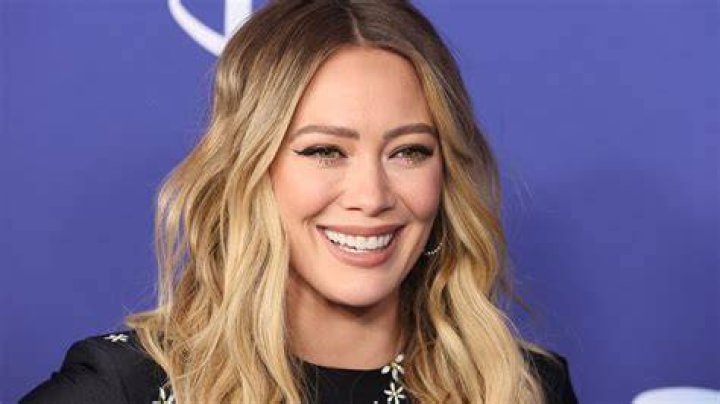 Hilary Duff Recalls 'Anxiety-Inducing' 'Vanity Fair' Photo Shoot