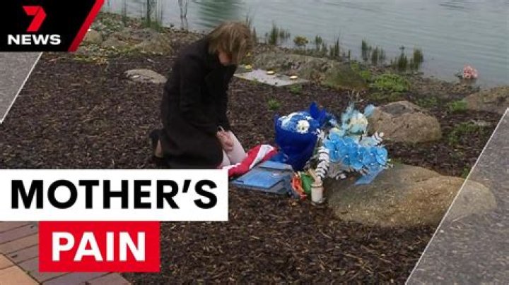 His grief-stricken mum Thethe Elonga paid tribute to her son at the scene of his killing today