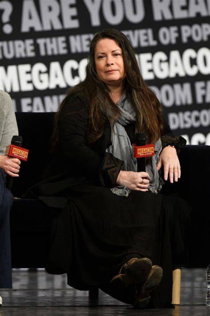 Holly Marie Combs Disappointed In Alyssa Milano Defends Shannen Doherty