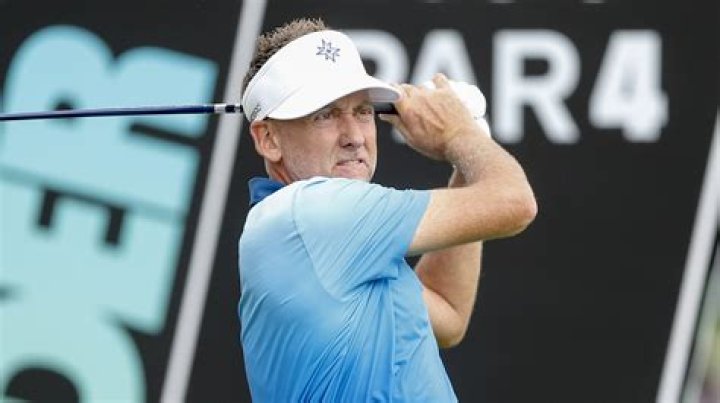 Ian Poulter in action at the Hero Dubai Desert Classic.