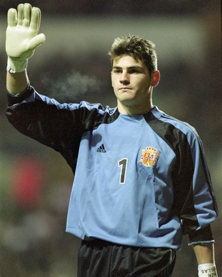 Iker Casillas (R) made his former Spain team-mate's plight at the club even worse