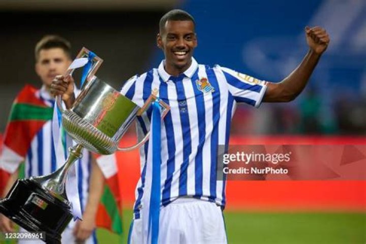 Isak celebrates winning the Copa del Rey