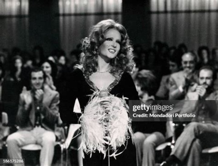 Italian actress and showgirl Lori del Santo had son Conor with Eric Clapton