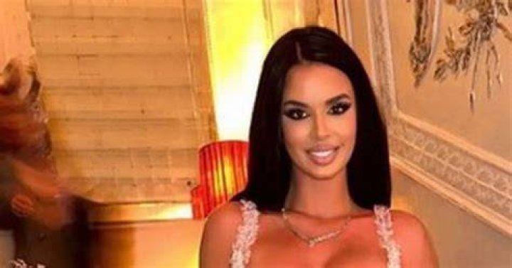 Ivana Knoll stunned in a pink bikini