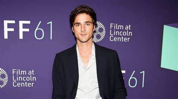 Jacob Elordi Was Dead Inside Filming Ridiculous Kissing Booth Movies 2 Joey King
