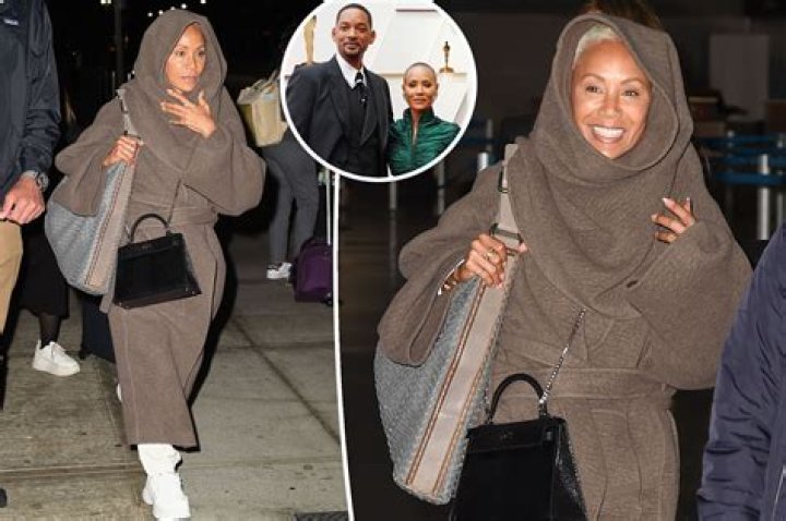 Jada Pinkett Smith is all smiles on the Oscars 2022 red carpet