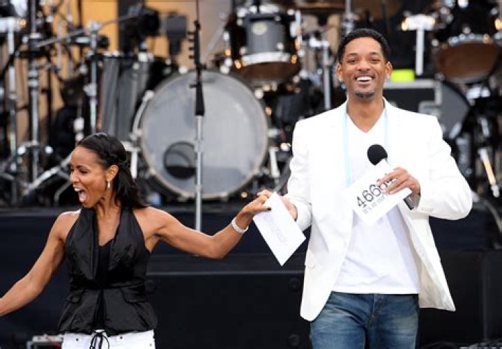 Jada Pinkett Smith pokes fun at her hair loss with a popular meme