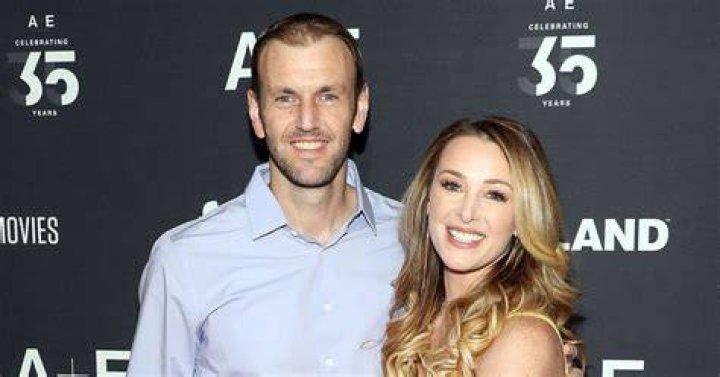 Jamie-Otis-Doug-Hehner-welcomes-baby