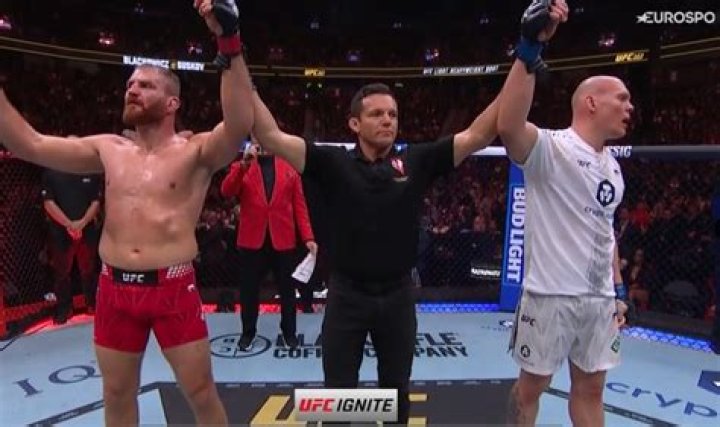 Jan Blachowicz came in at 205lb and is confident of ending his opponent's unbeaten pro MMA record