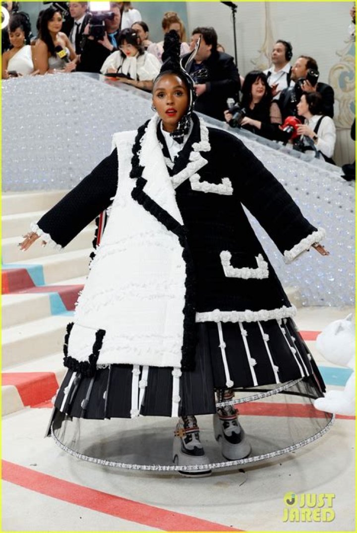 Janelle Brown wore various outfits in her new video
