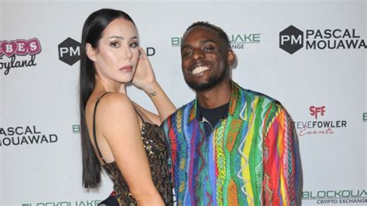 Jasmin called out rapper Machine Gun Kelly over a fight last year
