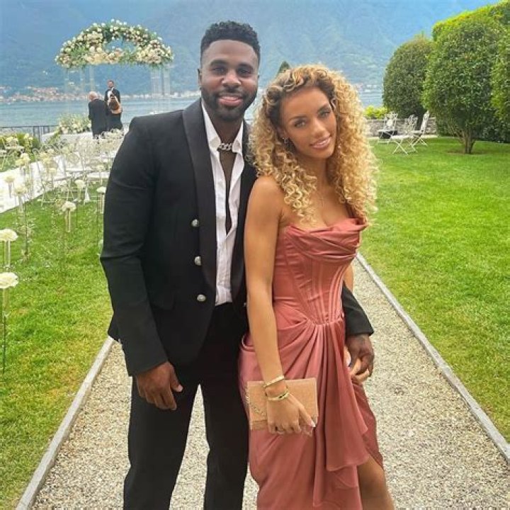  Jason Deruloe and Jena Frumes with their child