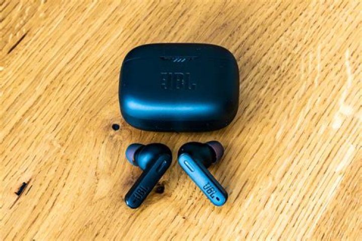 JBL Tune 230NC TWS True Wireless in-Ear Headphones