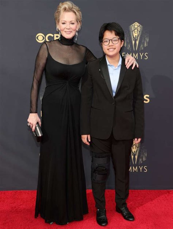 Jean Smart Honors Late Husband After Epic Emmys 2021 Win
