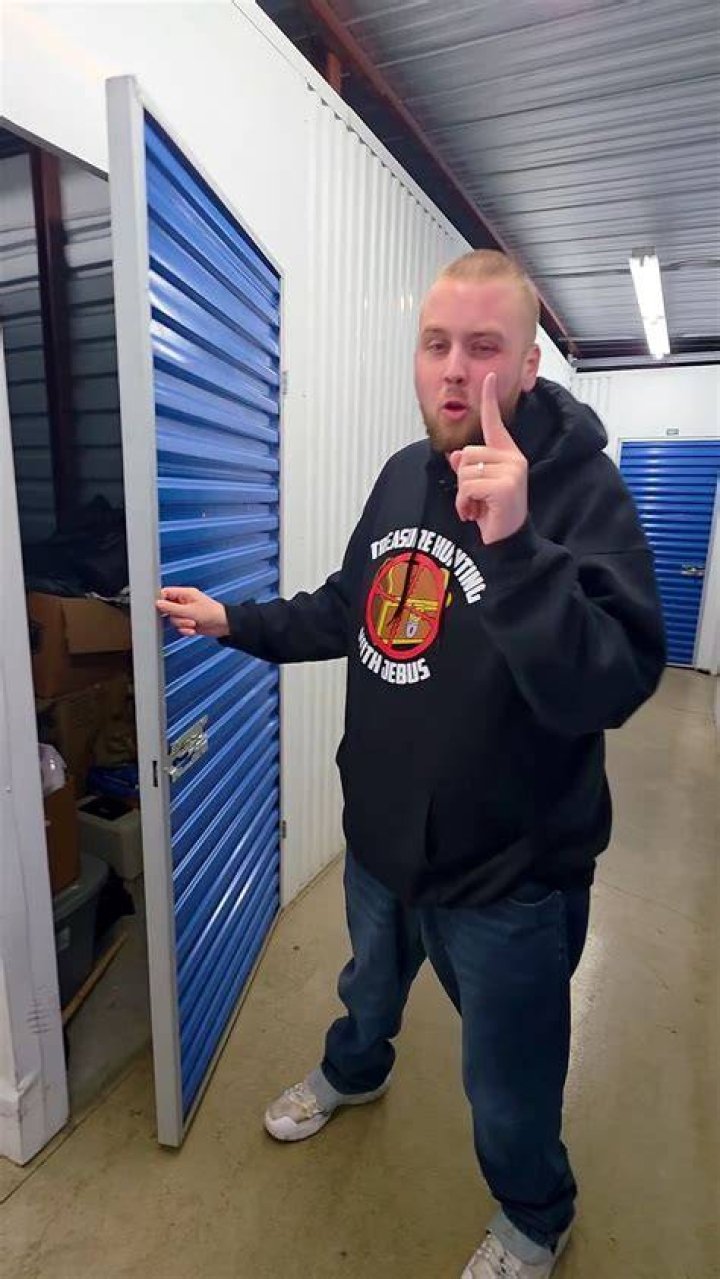 Jeff bought a storage unit for $1500
