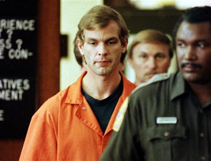 Jeffrey Dahmer's building, Oxford Apartments, before its demolition in January 1992