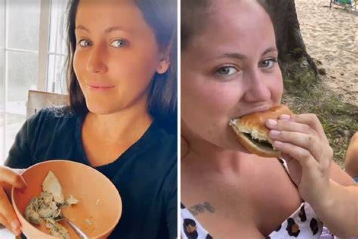 Jenelle Evans was spotted eating a burger