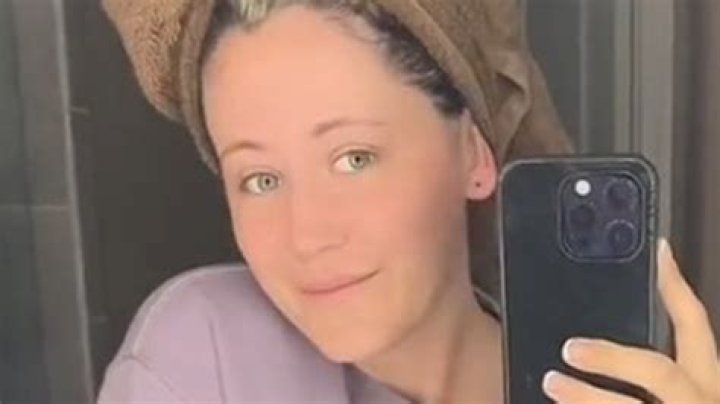 Jenelle took to TikTok to point out that she does in fact have bottom teeth through an X-Ray