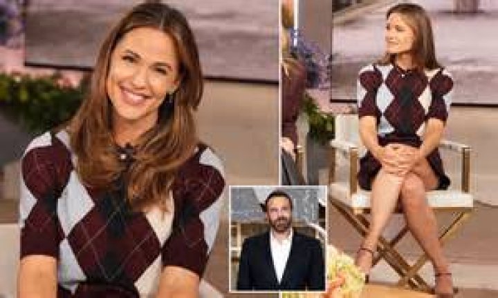 Jennifer Garner Is Embarrassed by How Many Pouches of Nuts She Has in Her Bag