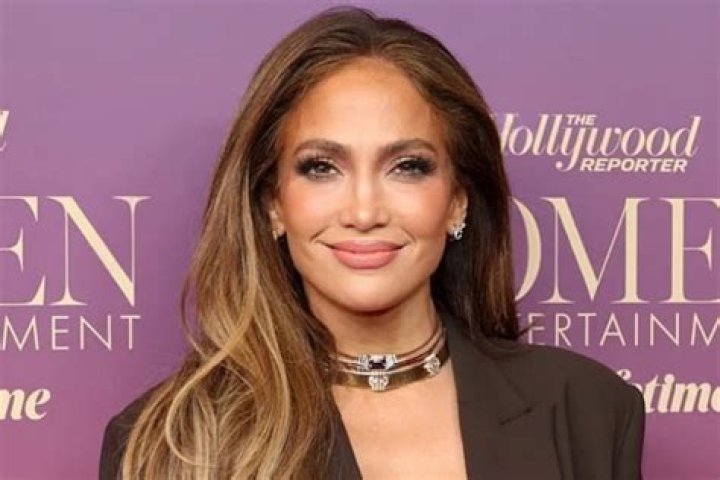  Jennifer Lopez stepped out yesterday in a skin-tight workout outfit