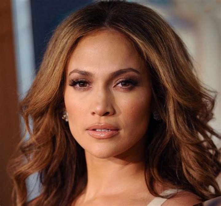  Jennifer Lopez's "suggestive" dance moves didn't sit well with some US viewers