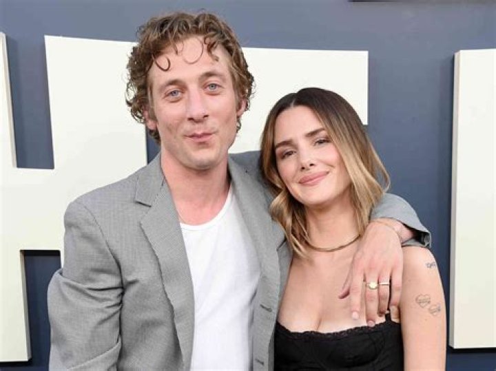 Jeremy Allen White and Ashley Moore