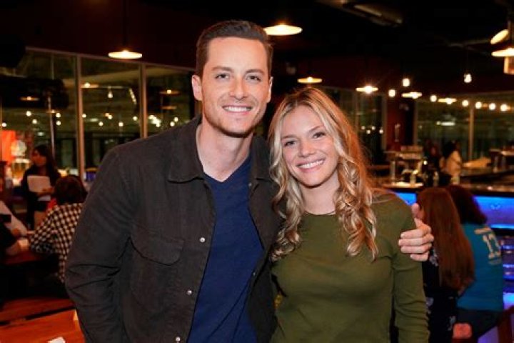 Jesse Lee Soffer Tracy Spiradakos Chicago PD Upstead Married