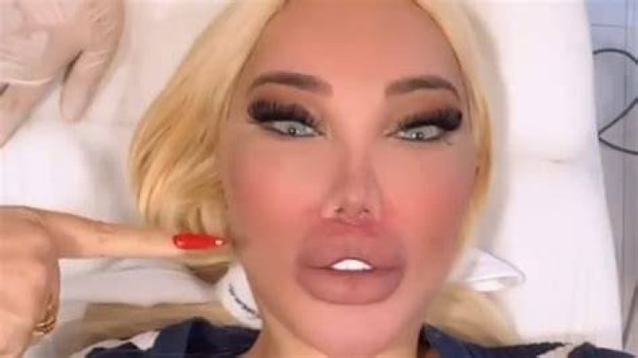 Jessica Alves has shown off her new Barbie curves