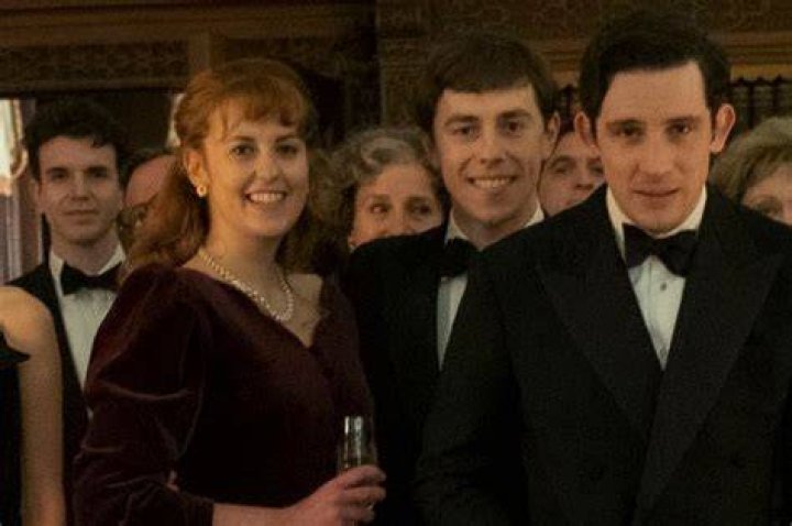 Jessica Aquilina as Sarah Ferguson and Tom Byrne as Andrew in season 4 of The Crown