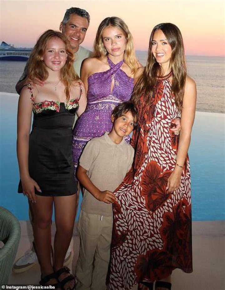  Jessica has three children with her husband Eric Johnson