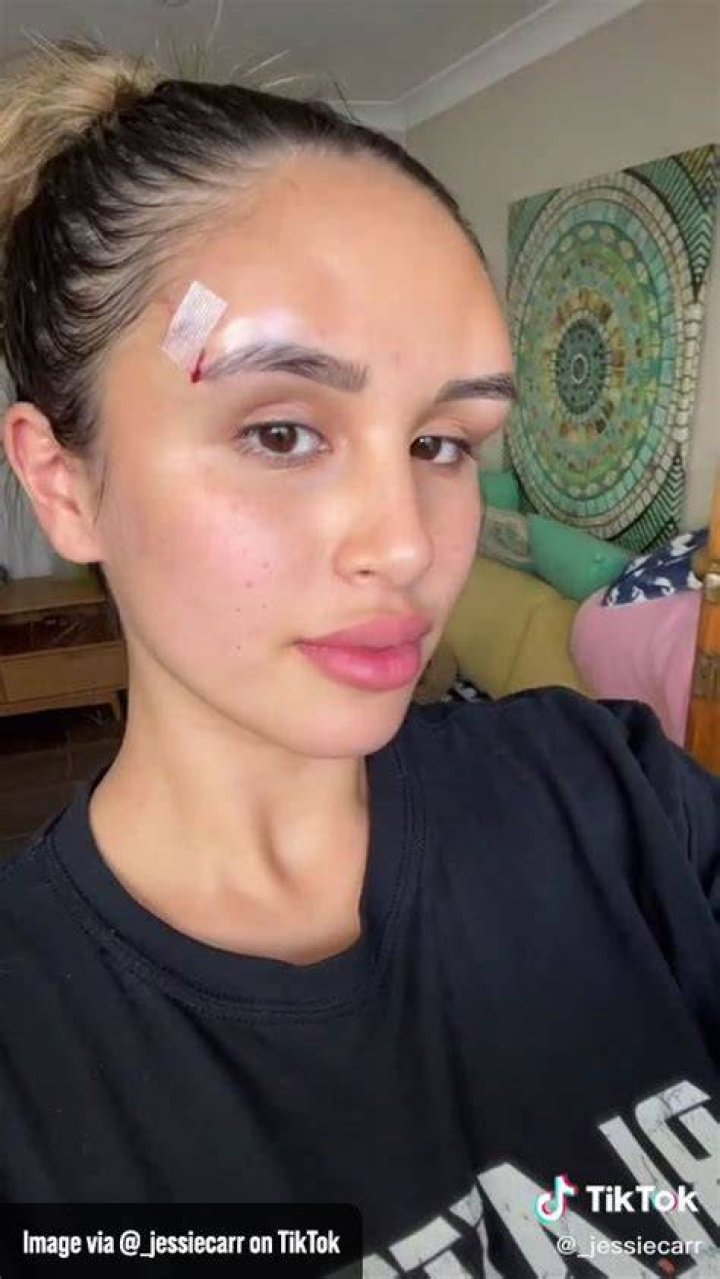 Jessie Carr took to TikTok to explain that she massively regrets getting fox eye threads