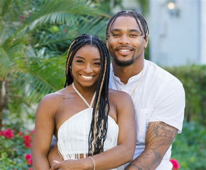 Jonathan Owens married Billes in 2023