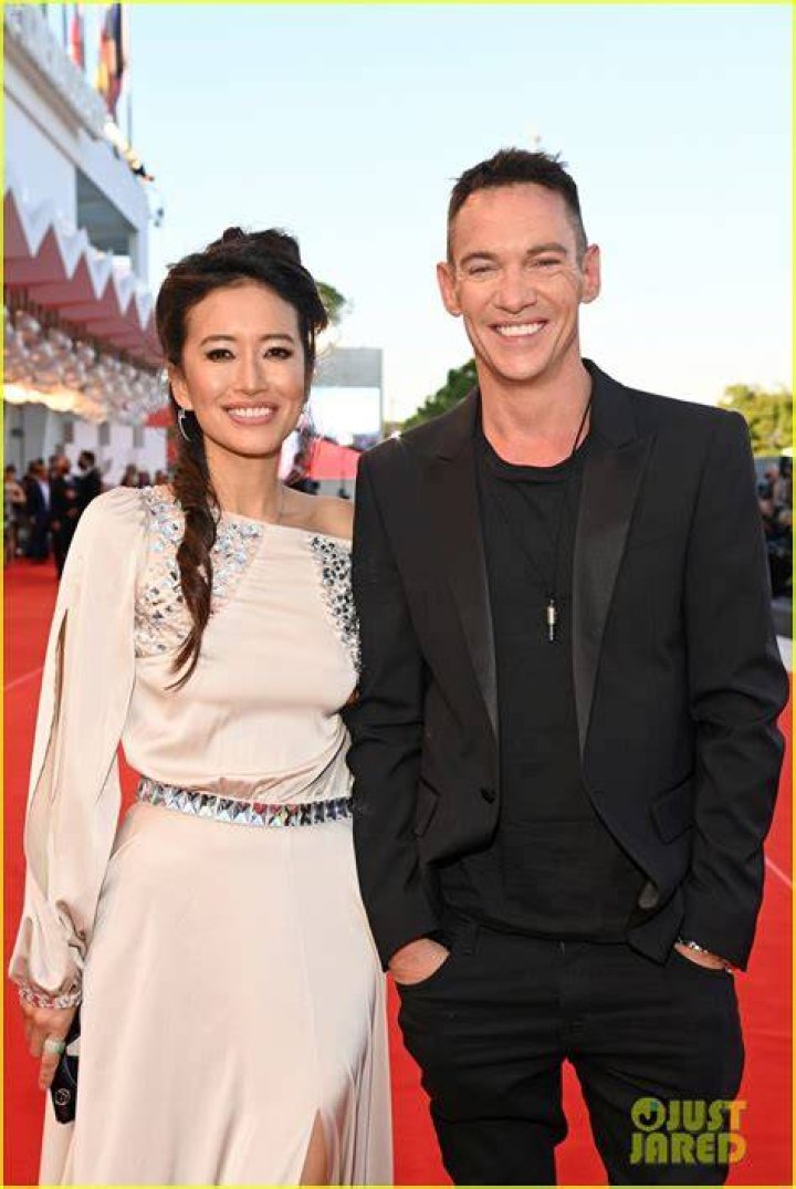 Jonathan Rhys Meyers Mara Lane