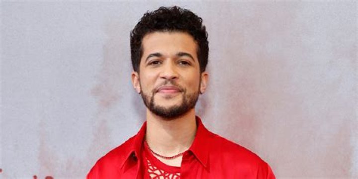 Jordan Fisher Was Diagnosed With Eating Disorder During Wife Ellie Woods 1st Pregnancy 2 Drew Barrymore