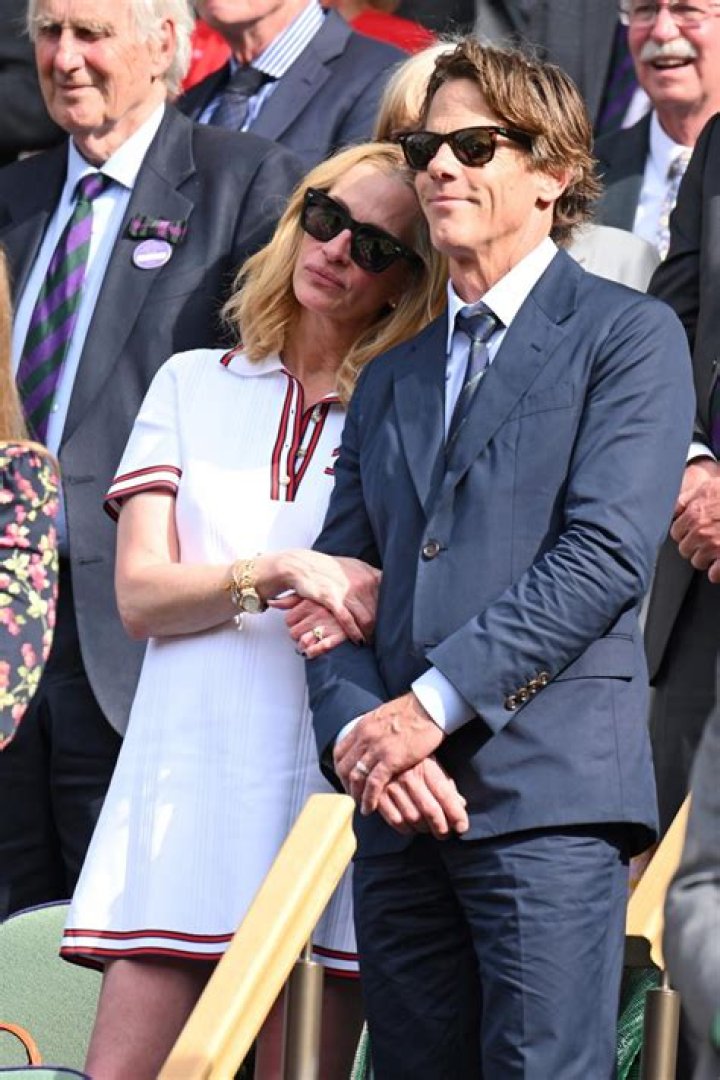 Julia Roberts’ Husband Danny Moder Posts Rare Photo of Twins Hazel and Phinnaeus for 17th Birthday 2