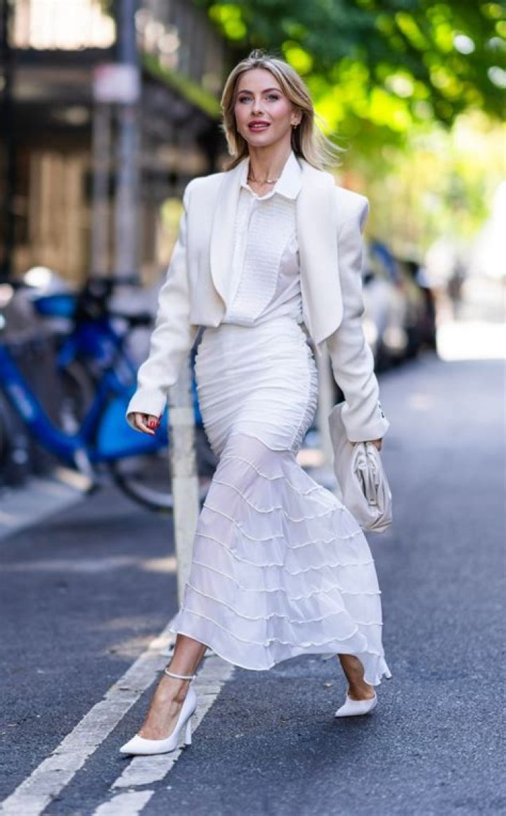Julianne wore an all-white ensemble during a retreat