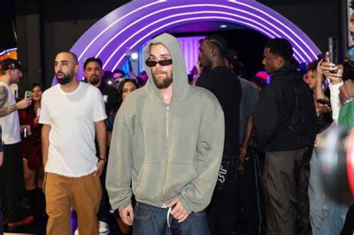Justin Bieber was slammed for not acknowledging wife Hailey Bieber at the MTV VMAs