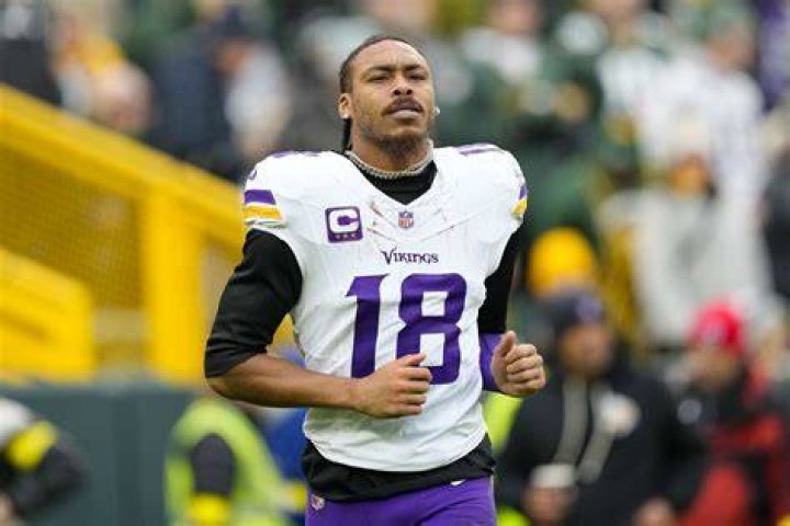 Justin Jefferson appeared to get hurt on a route to the red zone