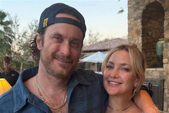 Kate-Hudson-Brother-Oliver-Were-Not-Surprised-by-Dad-Bill-Hudson-Publicly-Disowning-Them-Oliver-Kate-Bill-Hudson
