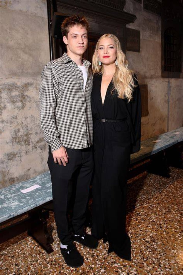Kate Hudson (R) with sons Ryder Robinson and Bingham Hawn Bellamy