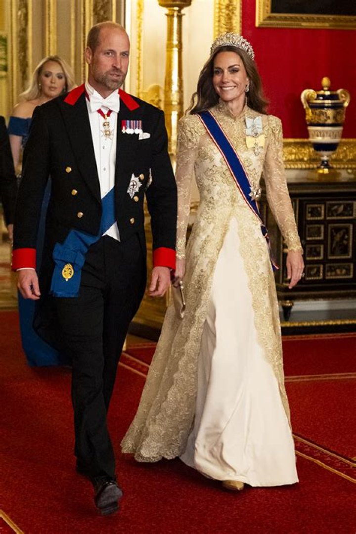 Kate Middleton Honors Princess Diana With Christmas Cardigan
