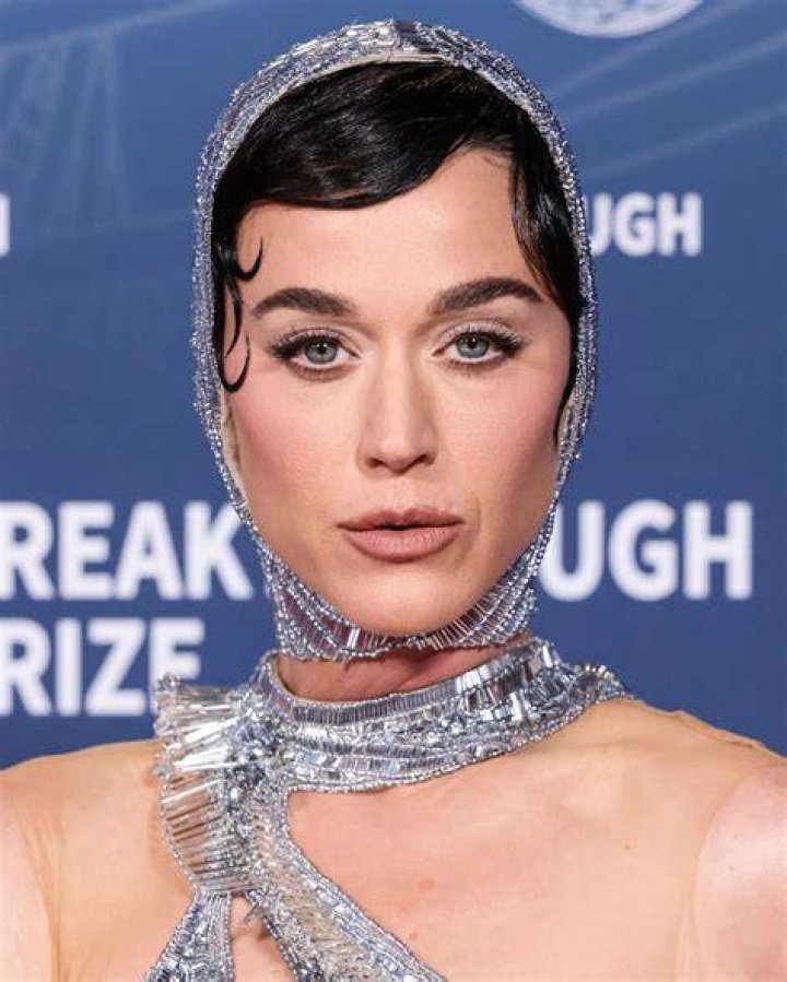 Katy Perry has also come to the defense of Ellen DeGeneres on Twitter