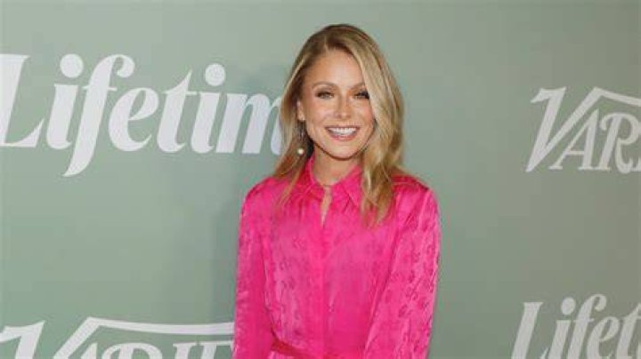 Kelly Ripa Keeps Having Wardrobe Malfucntions