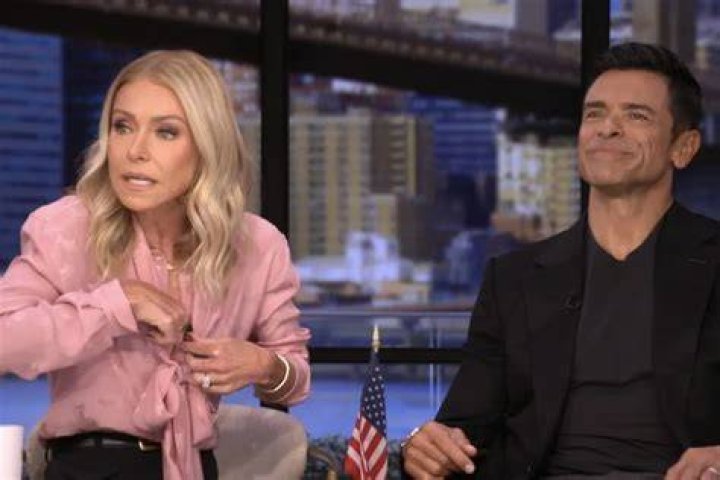 Kelly Ripa Was Told She Should Be Smaller 9 Days After Son Birth