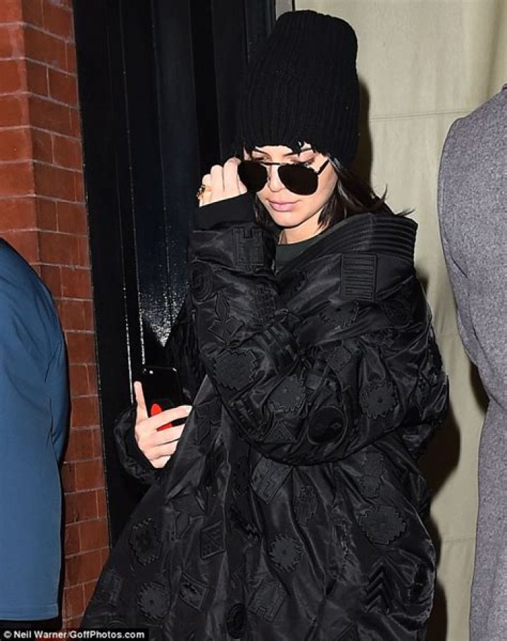 Kendall attempted to keep a low profile as she exited the party
