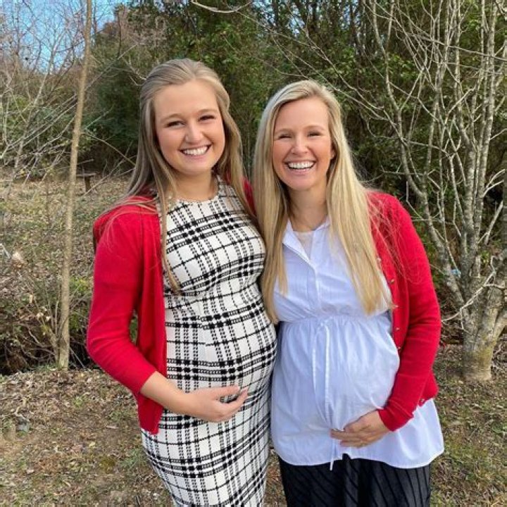Kendra Duggar and her sister Lauren looked just like 'twins' in a new photo