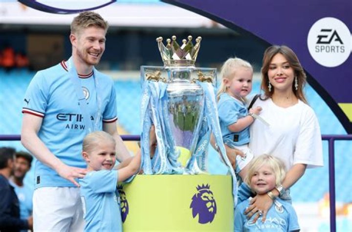  Kevin and Michele De Bruyne pictured at Manchester University NHS